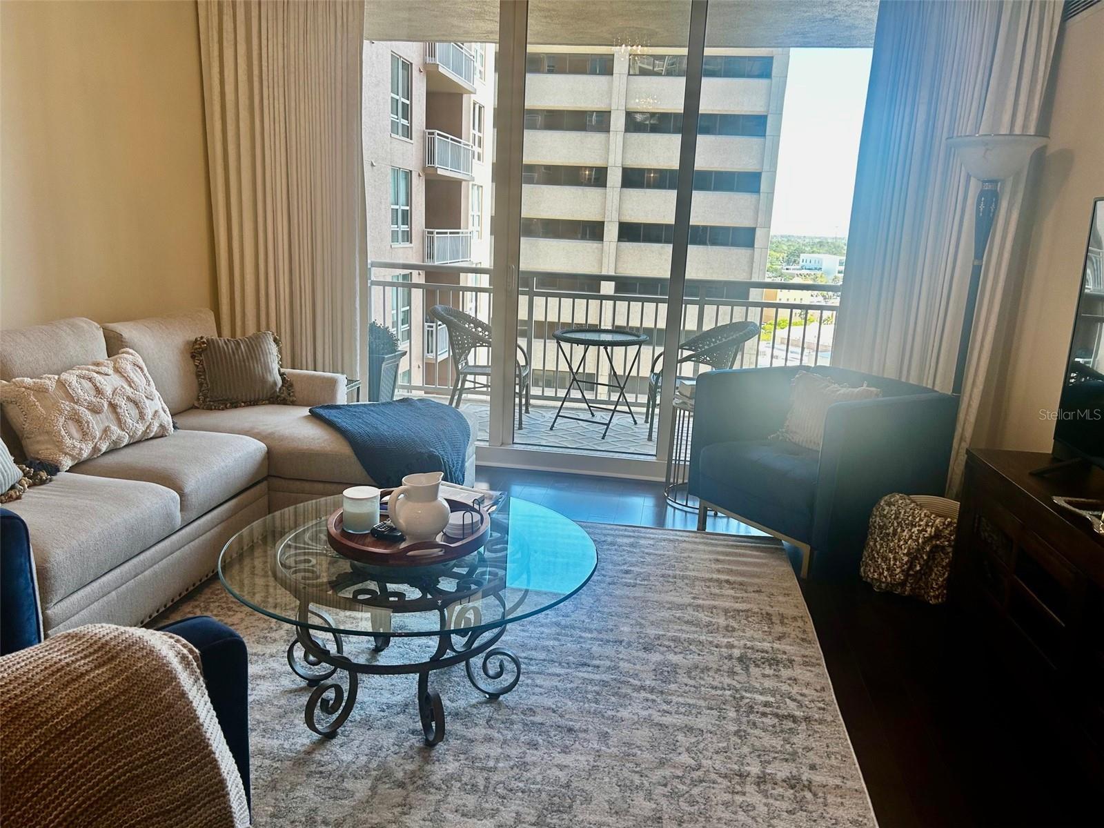 1350 MAIN RESIDENTIAL - Residential Lease