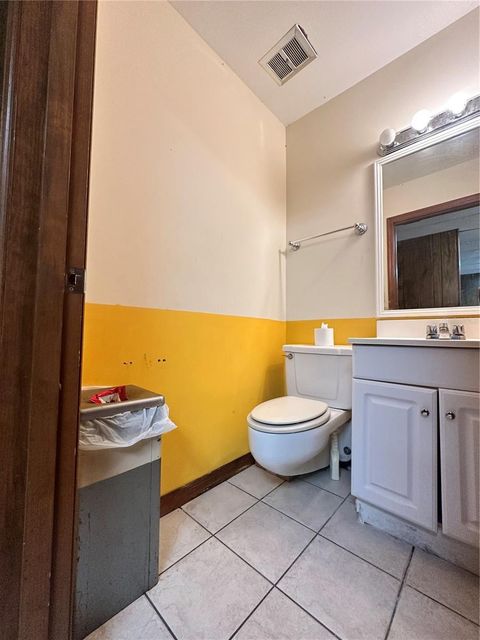 Tiny photo for 820 E Orange Ave, Eustis, FL 32726 (MLS # O6337087)