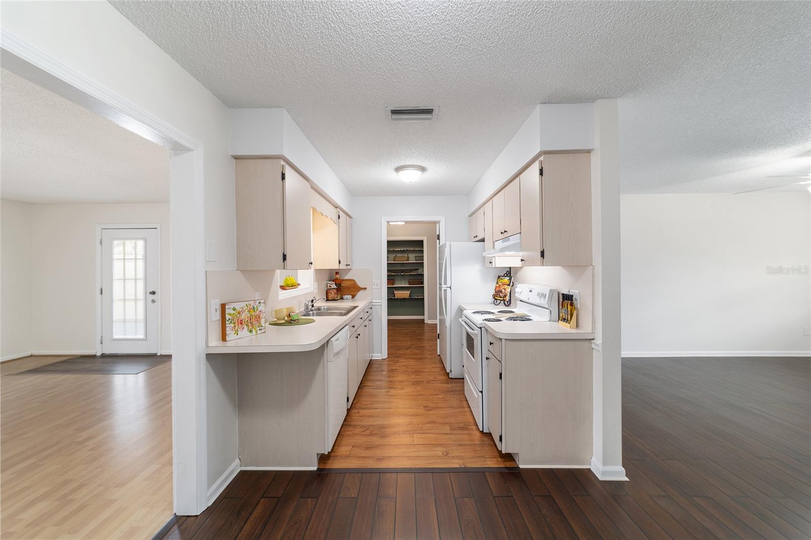 STONE HILL - Residential