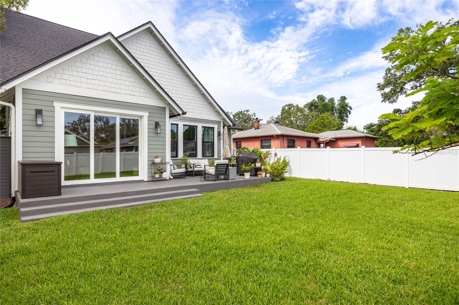 SUBURB ROYAL - Residential