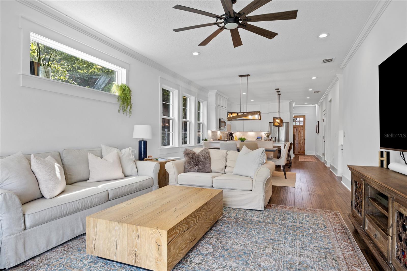 SUBURB ROYAL - Residential