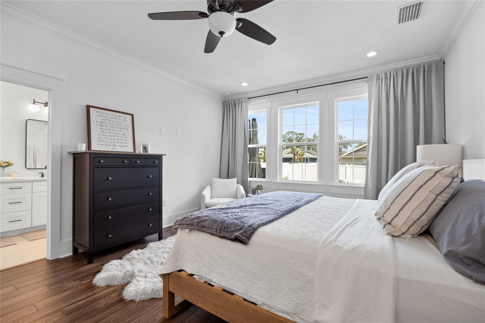 SUBURB ROYAL - Residential