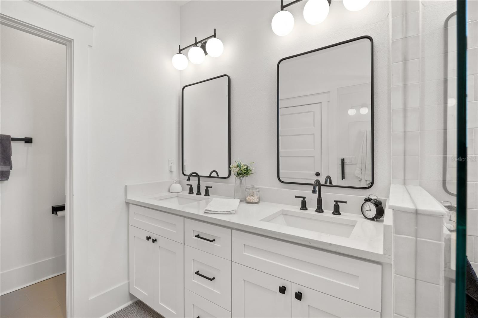 SUBURB ROYAL - Residential