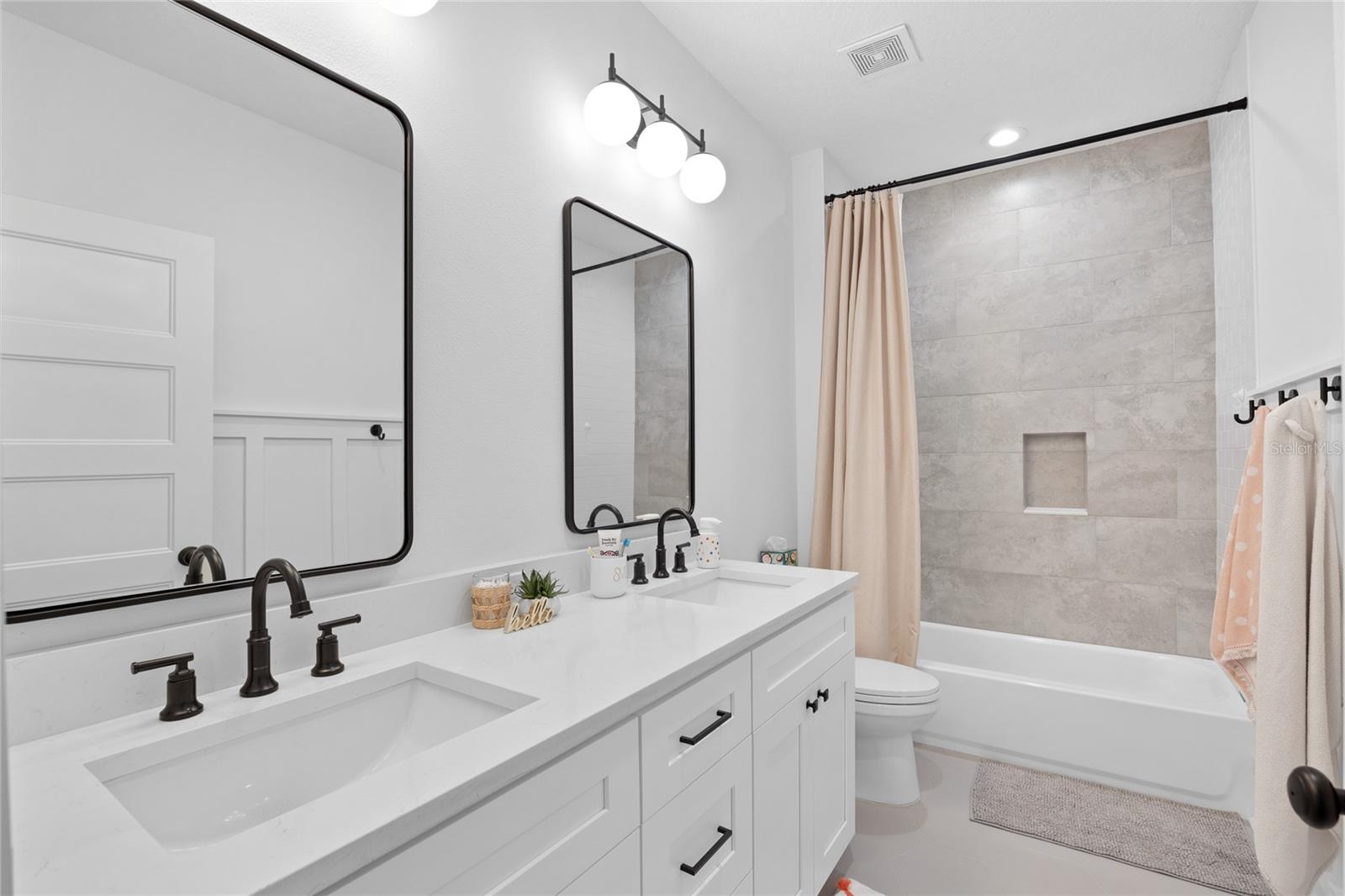 SUBURB ROYAL - Residential