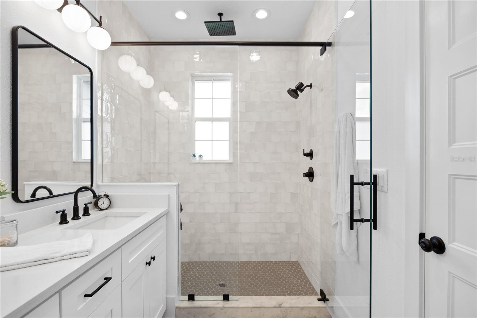 SUBURB ROYAL - Residential