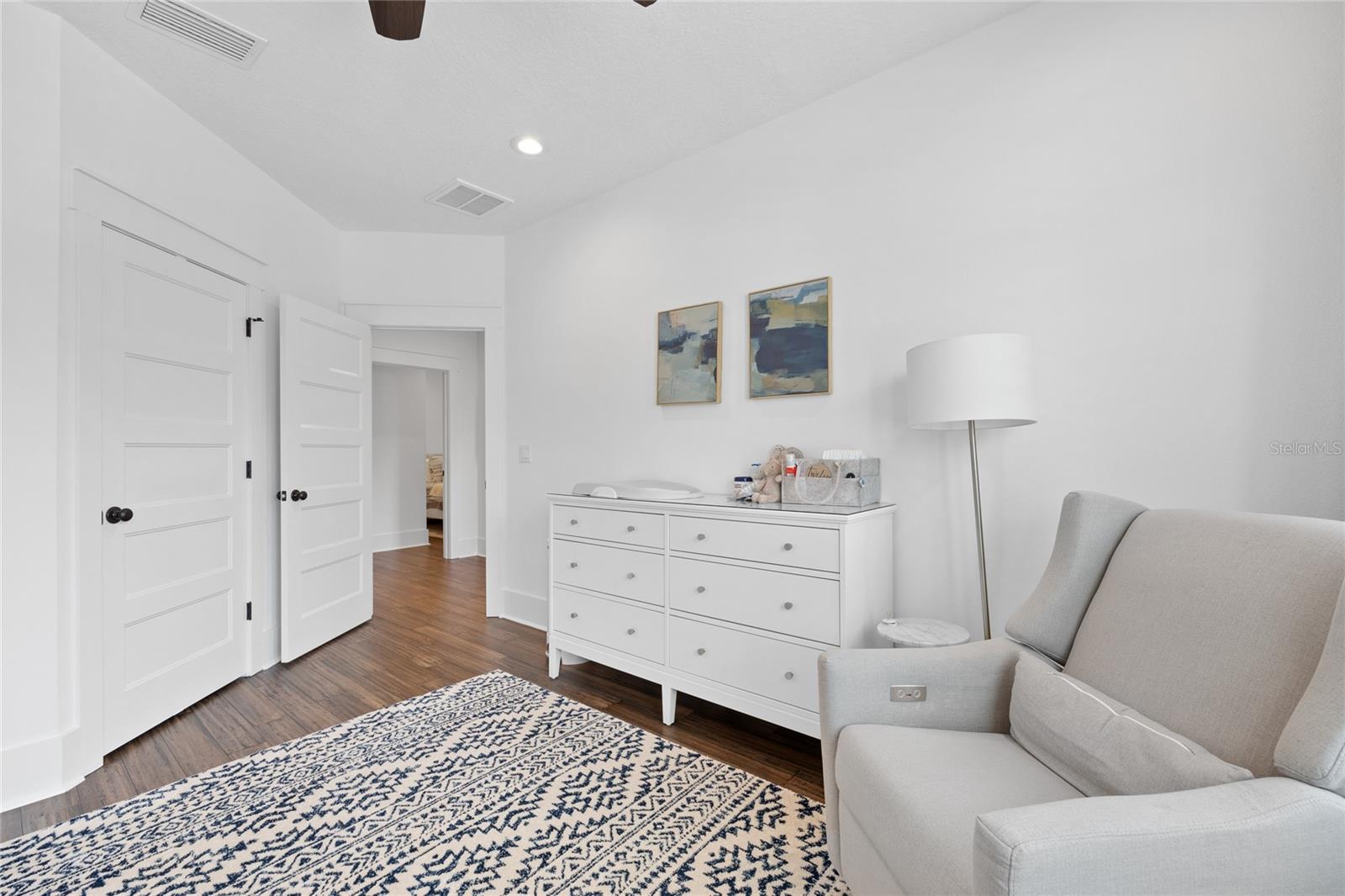 SUBURB ROYAL - Residential