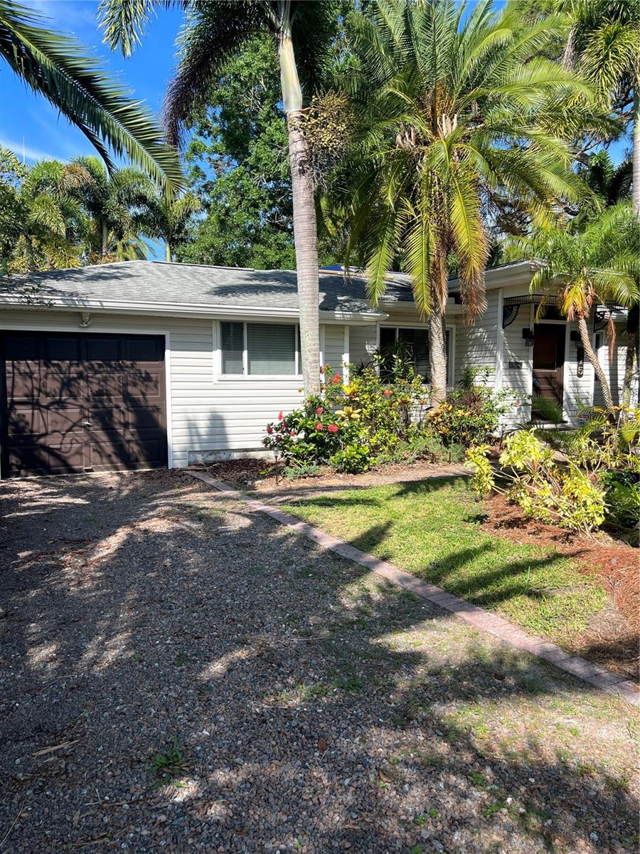 GREAT TARPON SPRINGS LOCATION - INVESTMENT OPPORTUNITY - CALL FOR DETAILS