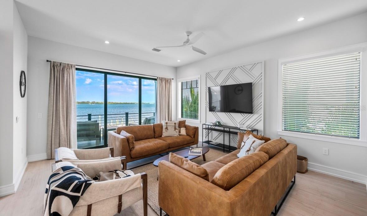 CORTEZ BEACH - Residential