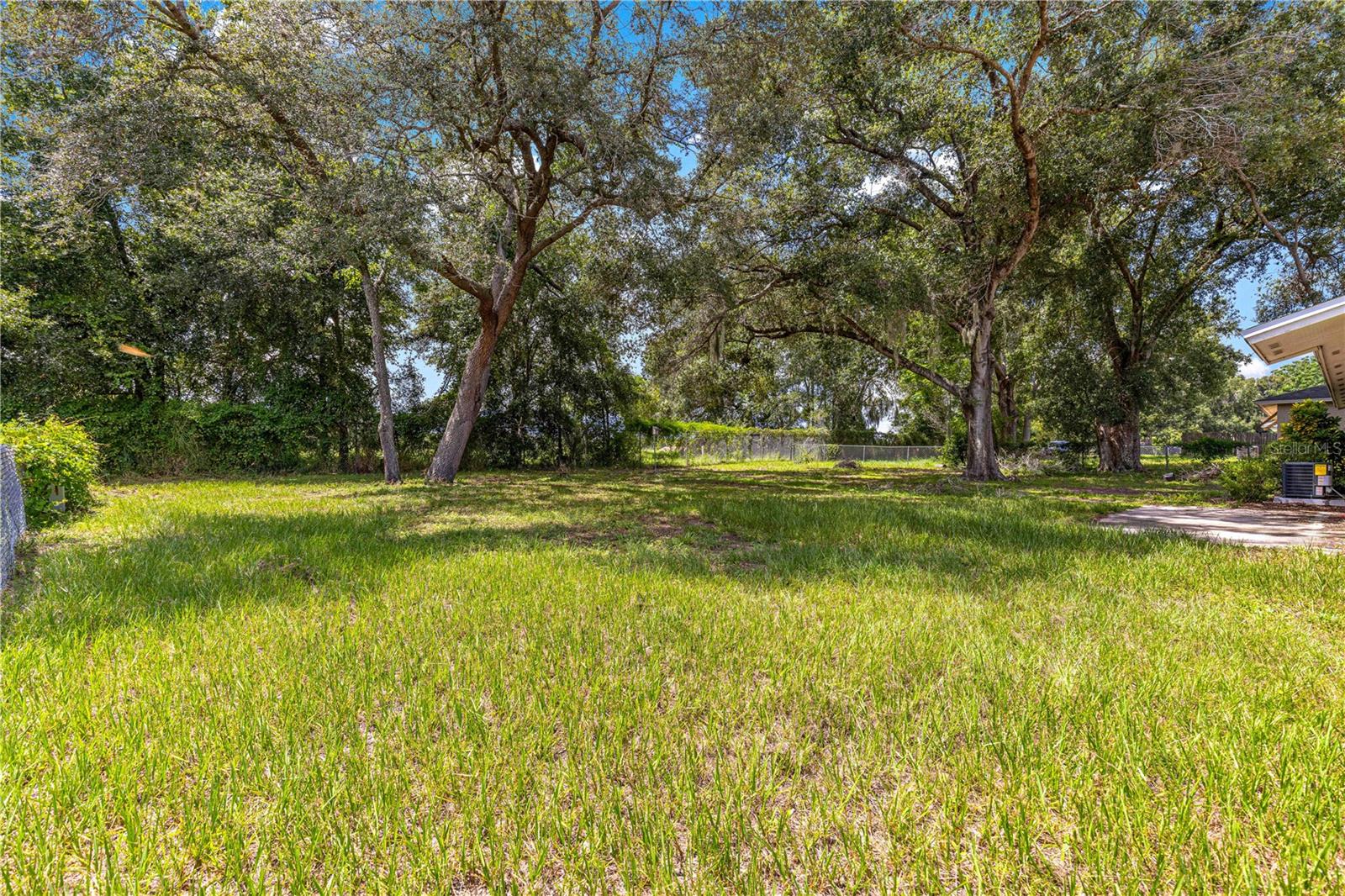 LADY LAKE APRIL HILLS - Residential