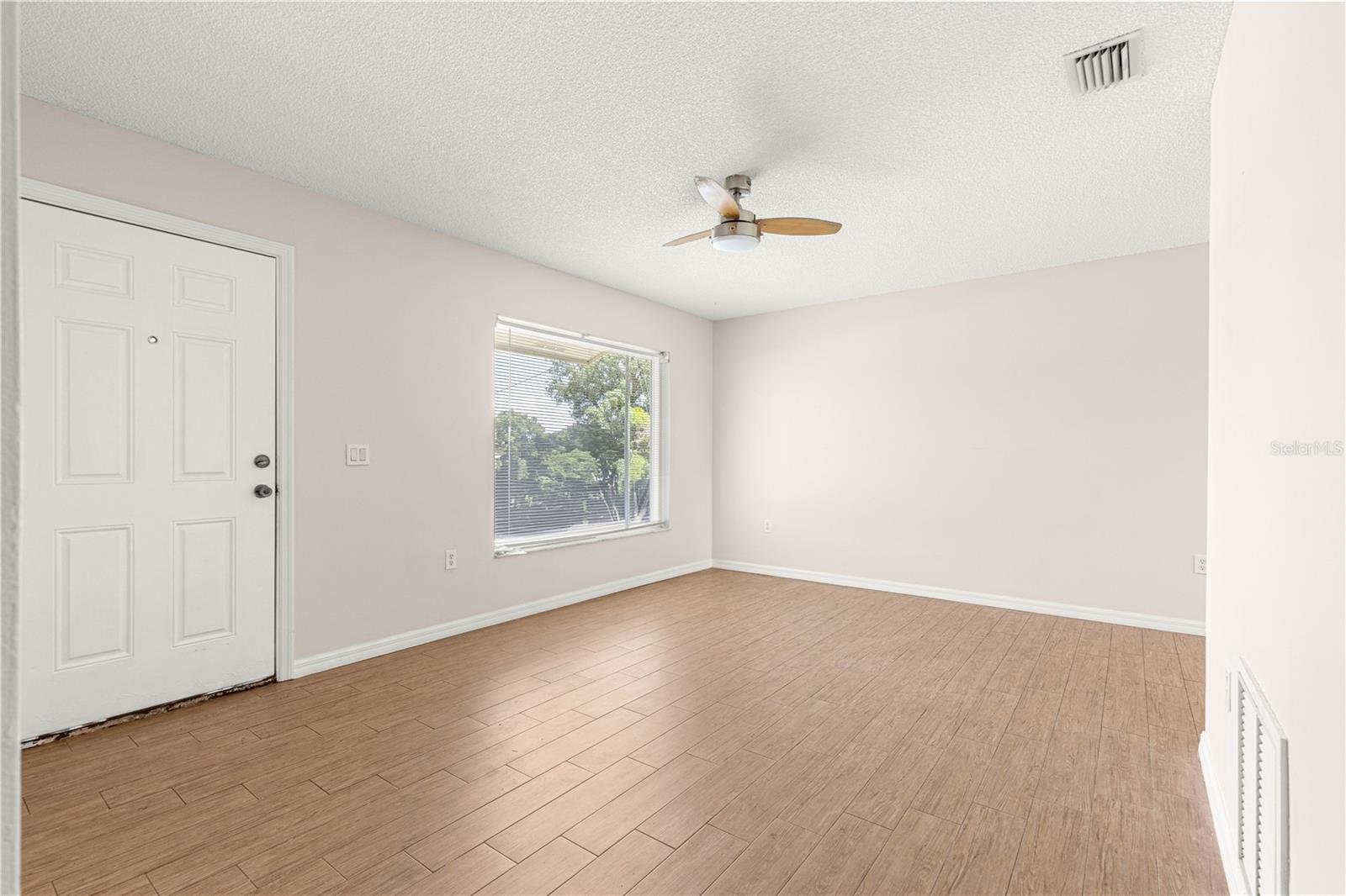 LADY LAKE APRIL HILLS - Residential
