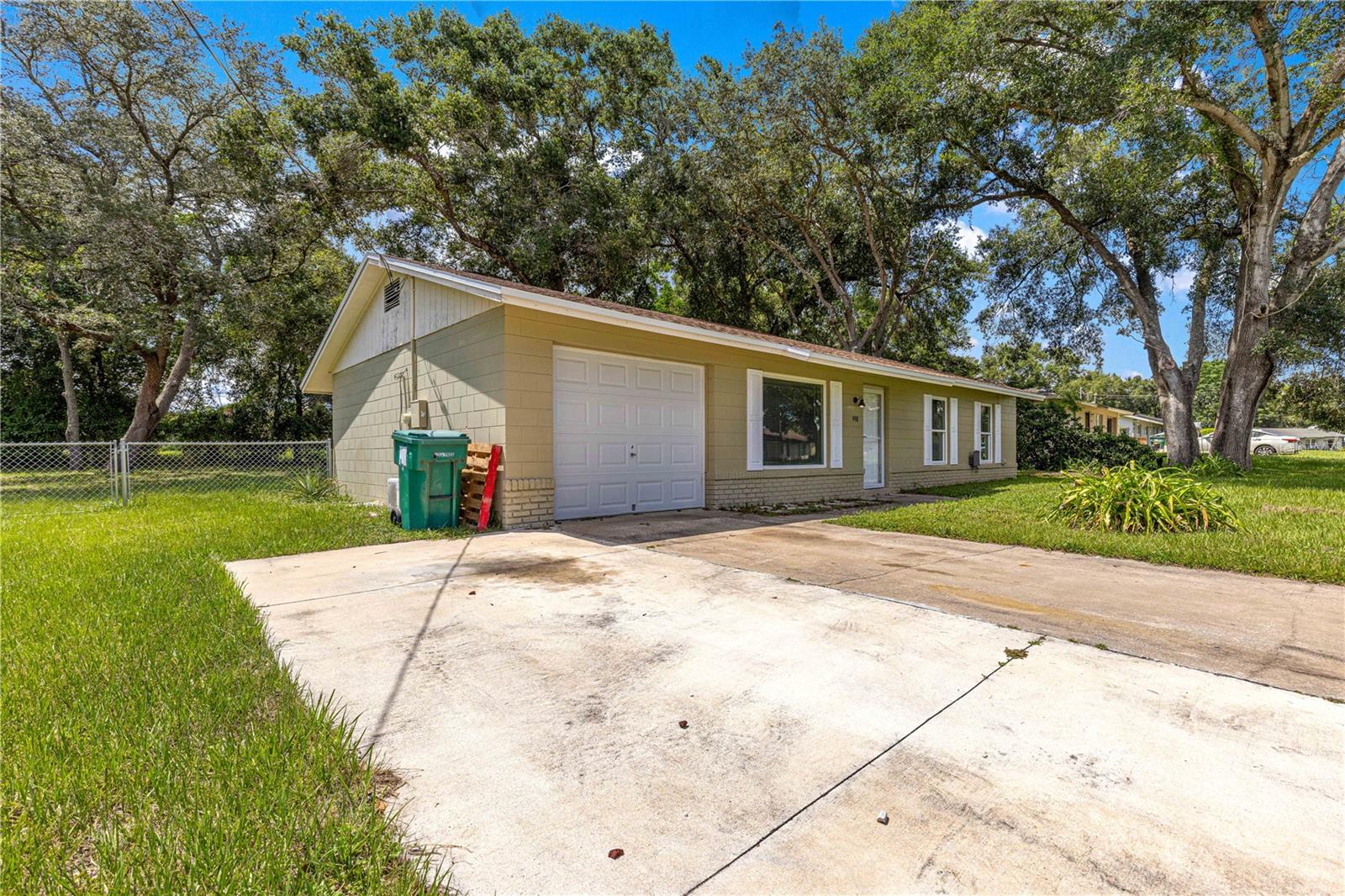 LADY LAKE APRIL HILLS - Residential