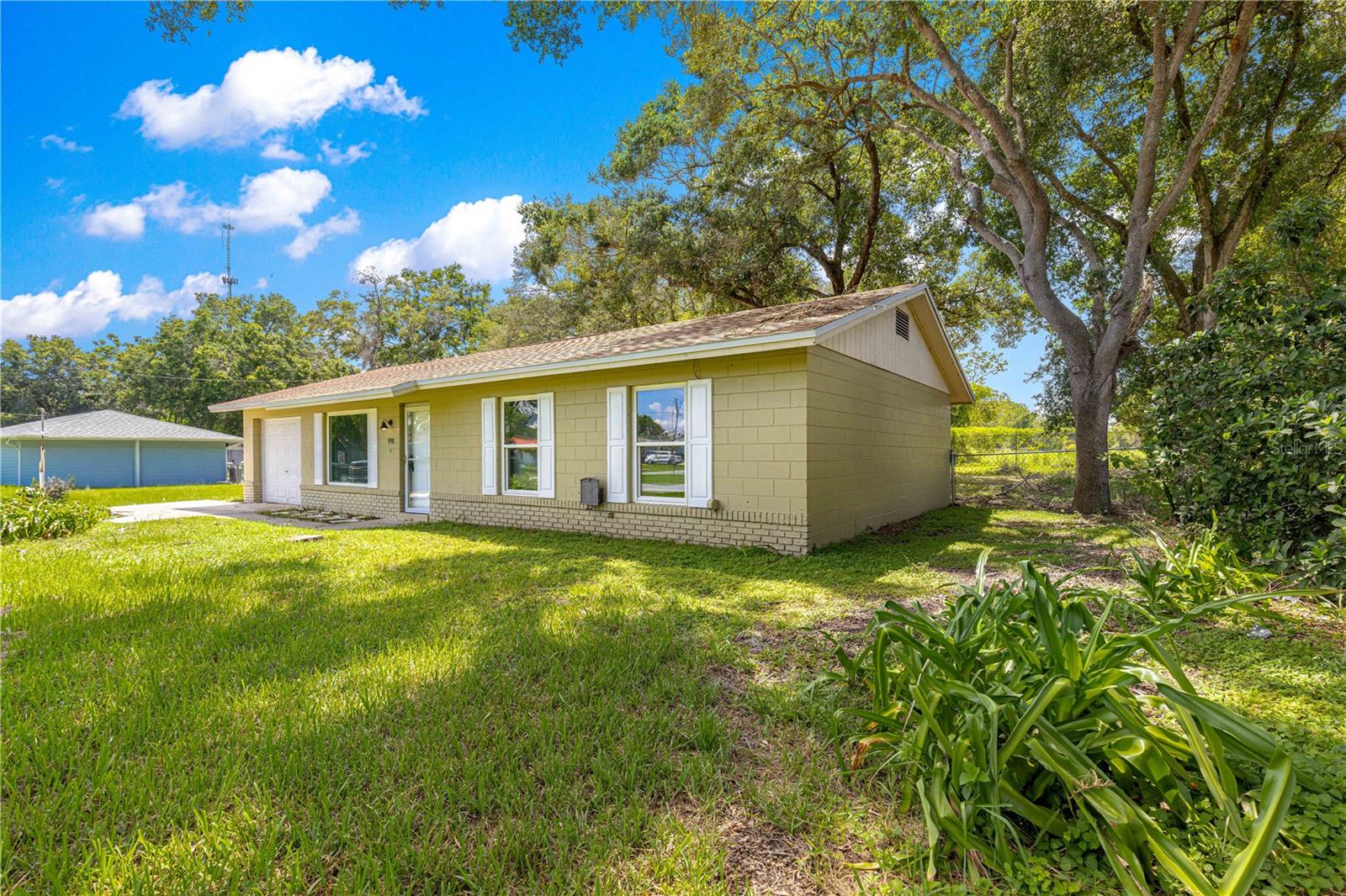 LADY LAKE APRIL HILLS - Residential
