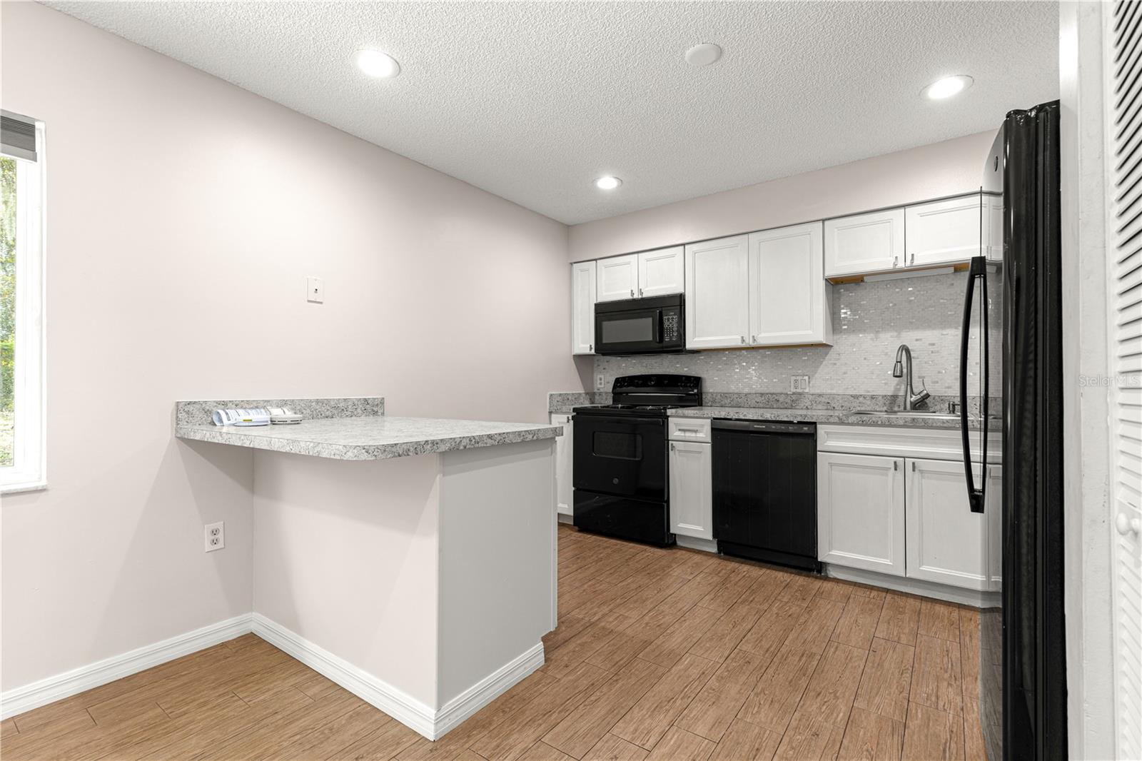 LADY LAKE APRIL HILLS - Residential