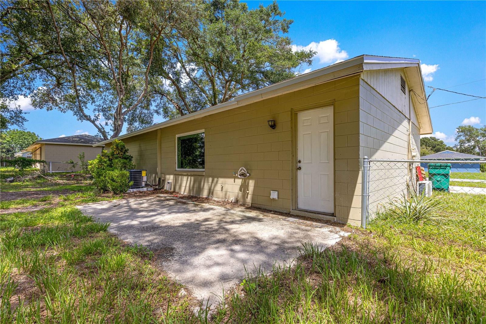 LADY LAKE APRIL HILLS - Residential
