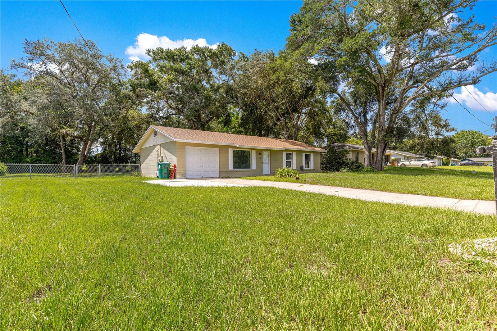 LADY LAKE APRIL HILLS - Residential