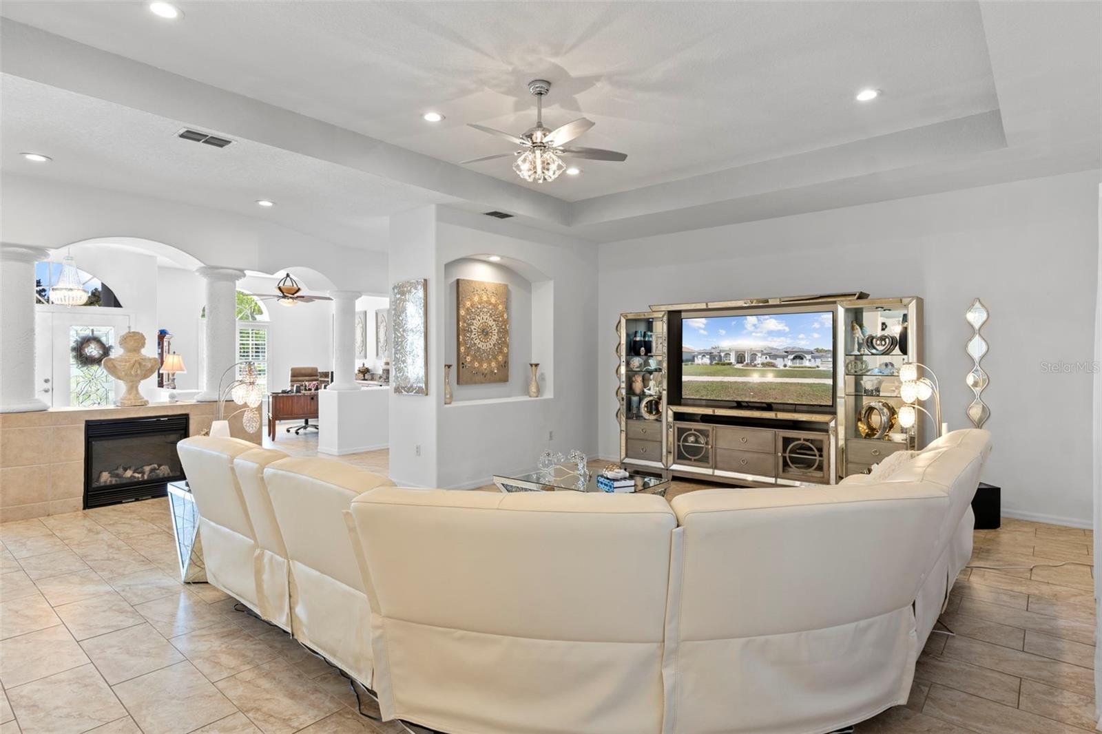 PRISTINE PLACE PH 5 - Residential