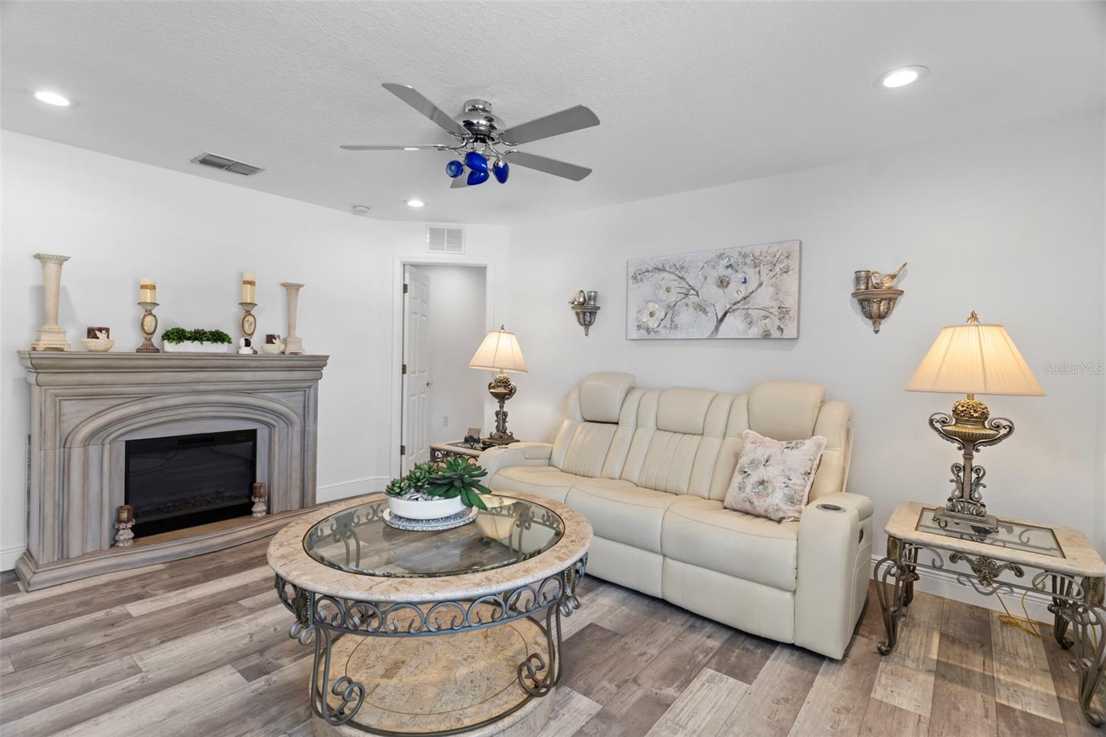 PRISTINE PLACE PH 5 - Residential