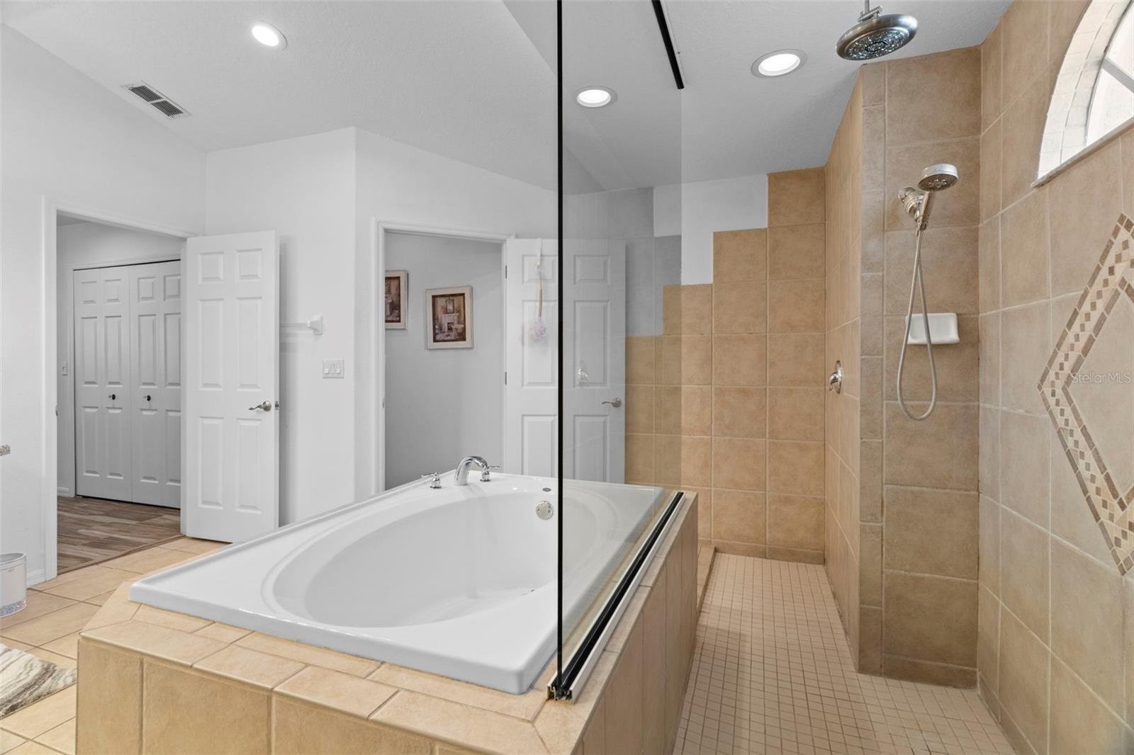 PRISTINE PLACE PH 5 - Residential