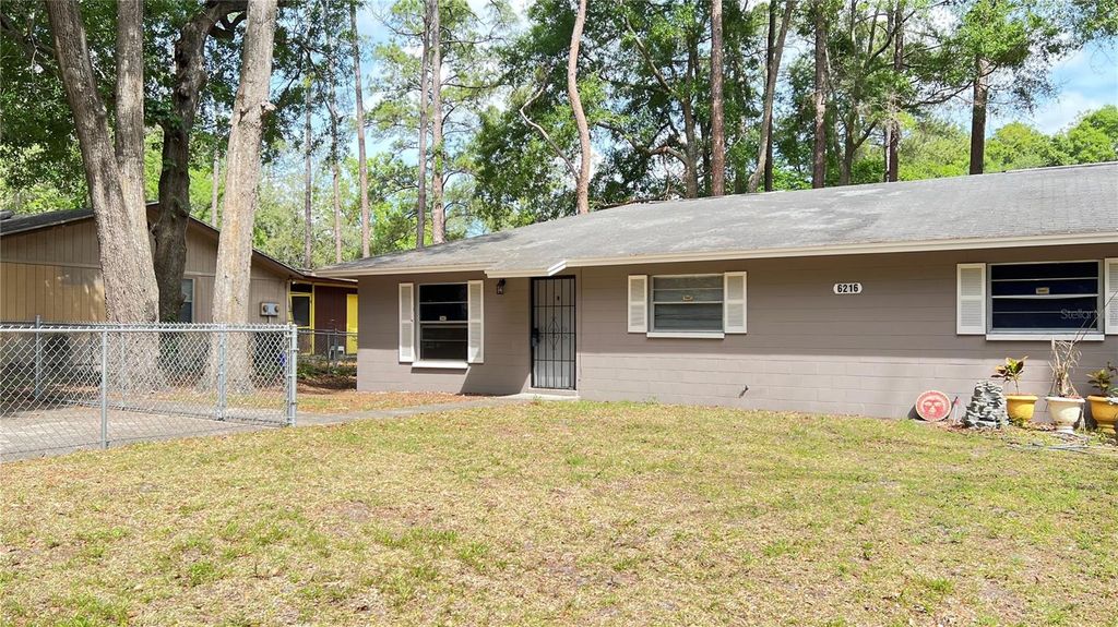Photo of 6216 SW 10th Place #B, Gainesville, FL 32607 (MLS # GC527332)