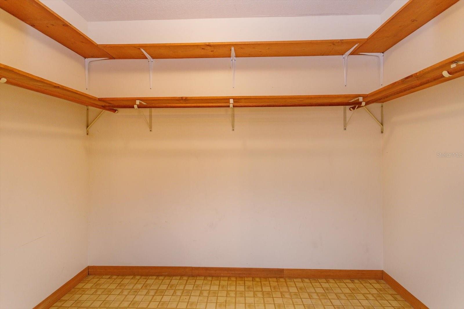 LAKE HARNEY ESTATES 5 ACRE DEV 256 PARCELS - Residential