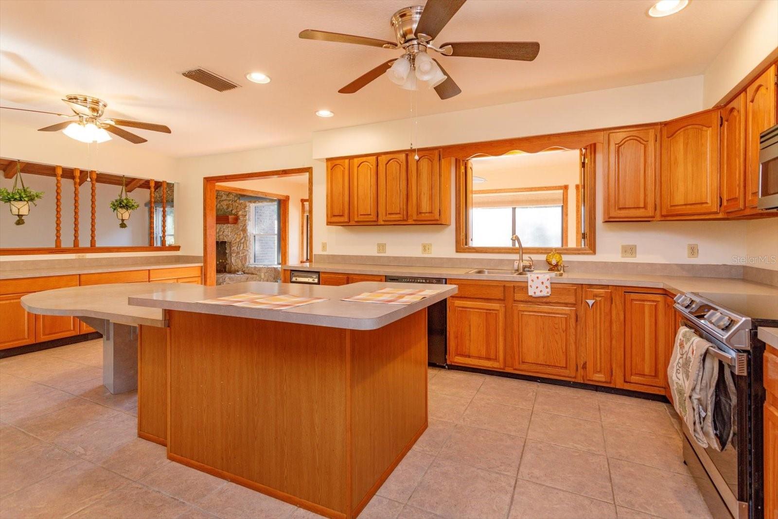 LAKE HARNEY ESTATES 5 ACRE DEV 256 PARCELS - Residential