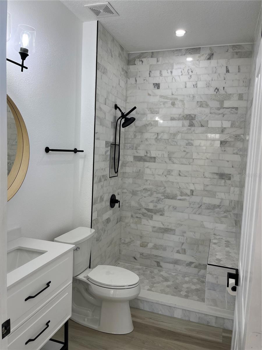 WINDWOOD BAY PH 01 - Residential Lease