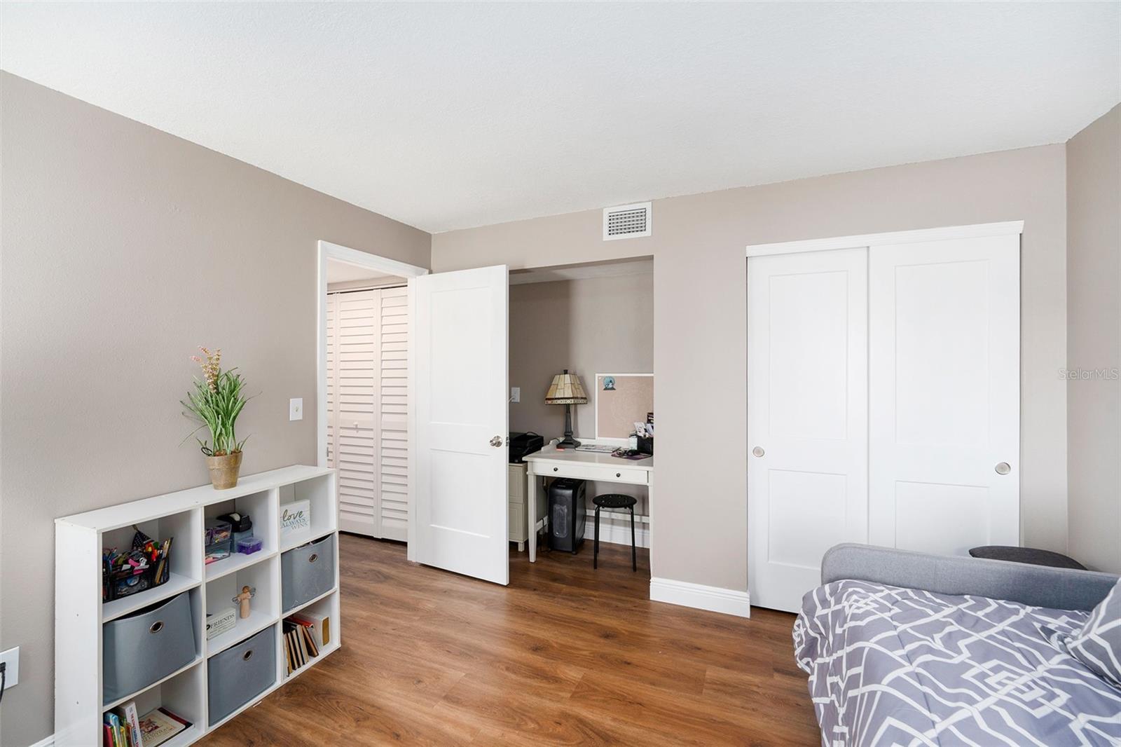 LAKE TARPON SAIL & TENNIS CLUB - Residential