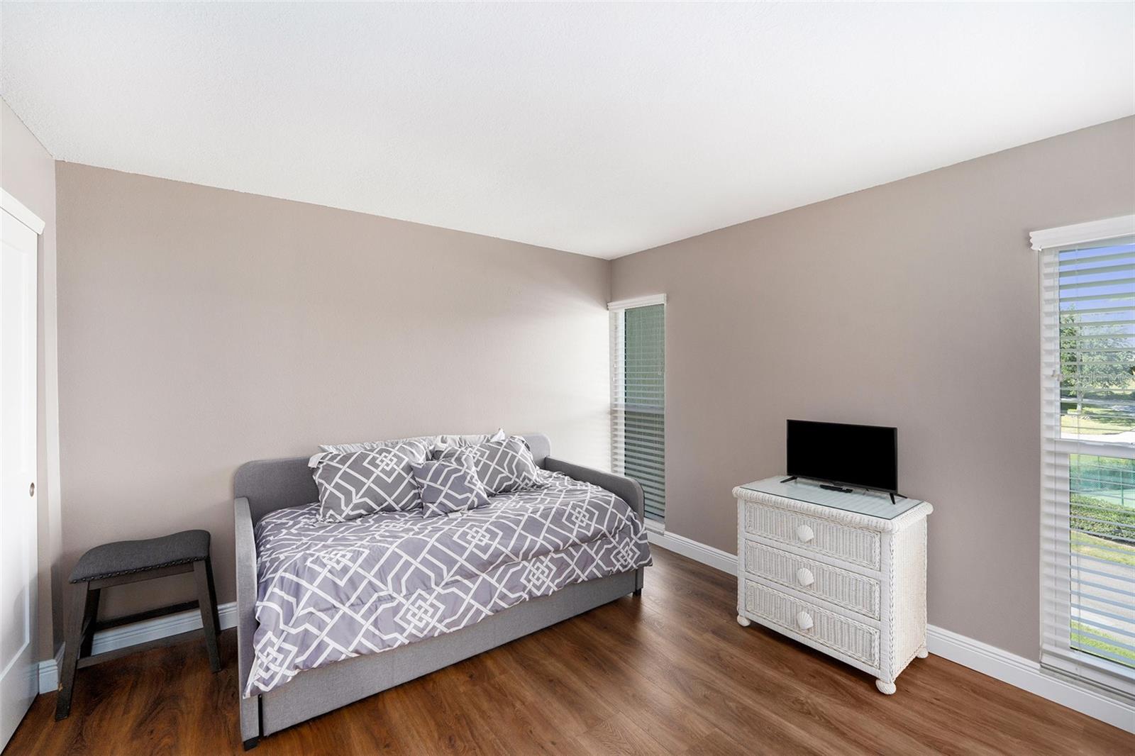 LAKE TARPON SAIL & TENNIS CLUB - Residential