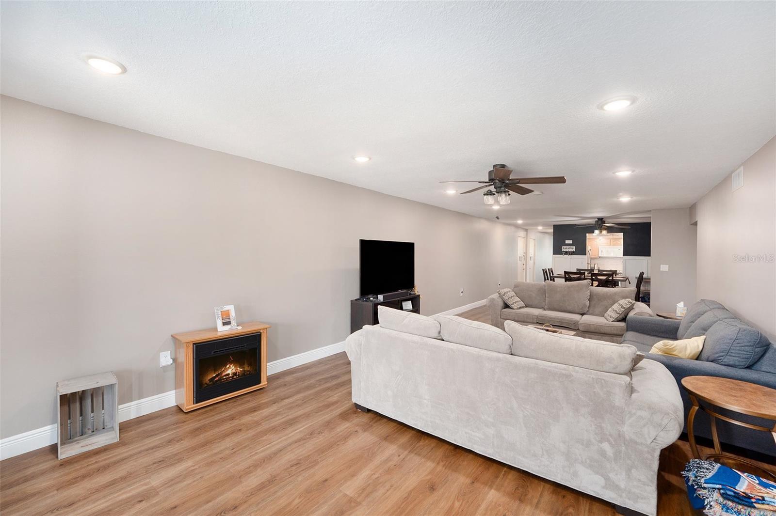 LAKE TARPON SAIL & TENNIS CLUB - Residential