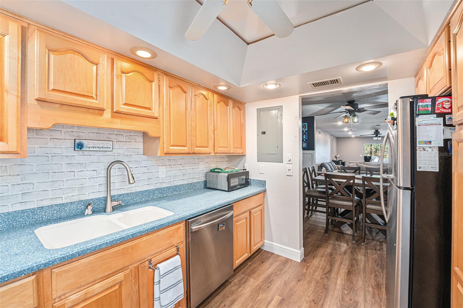 LAKE TARPON SAIL & TENNIS CLUB - Residential