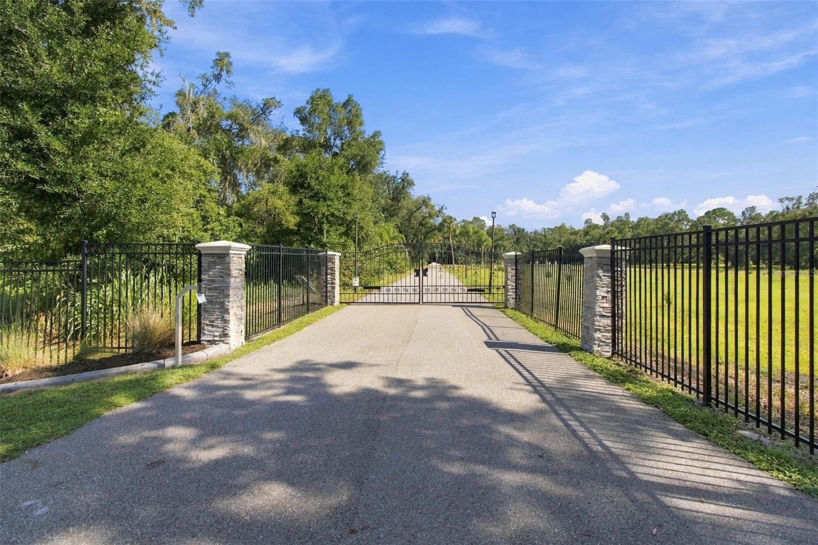 867 SUNSET LANE