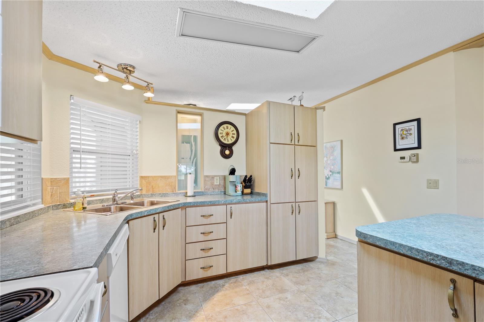MAPLE LEAF ESTATES - Residential