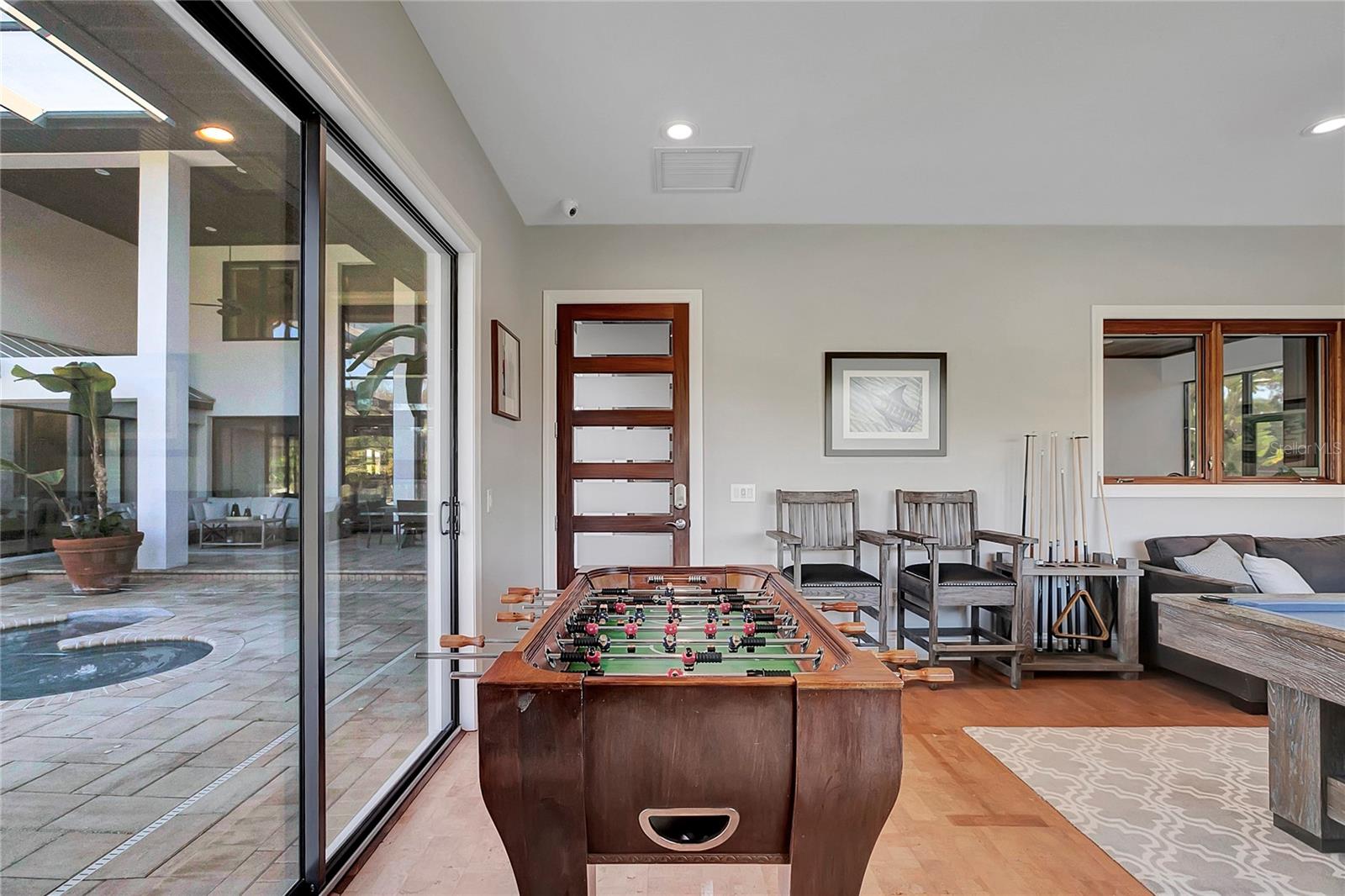 SANCTUARY ON LIVINGSTON PH 02 - Residential