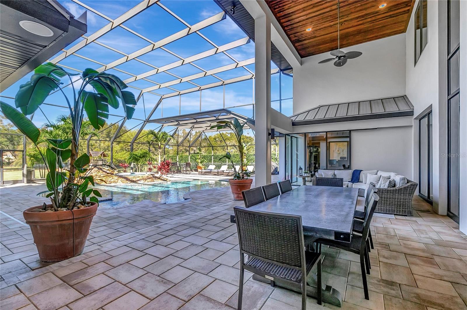 SANCTUARY ON LIVINGSTON PH 02 - Residential