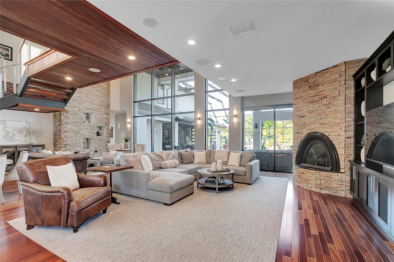 SANCTUARY ON LIVINGSTON PH 02 - Residential