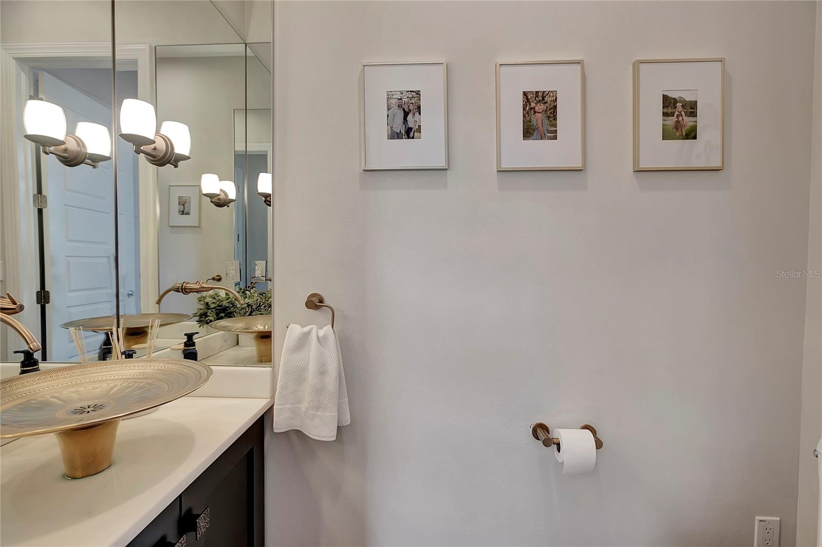 SANCTUARY ON LIVINGSTON PH 02 - Residential