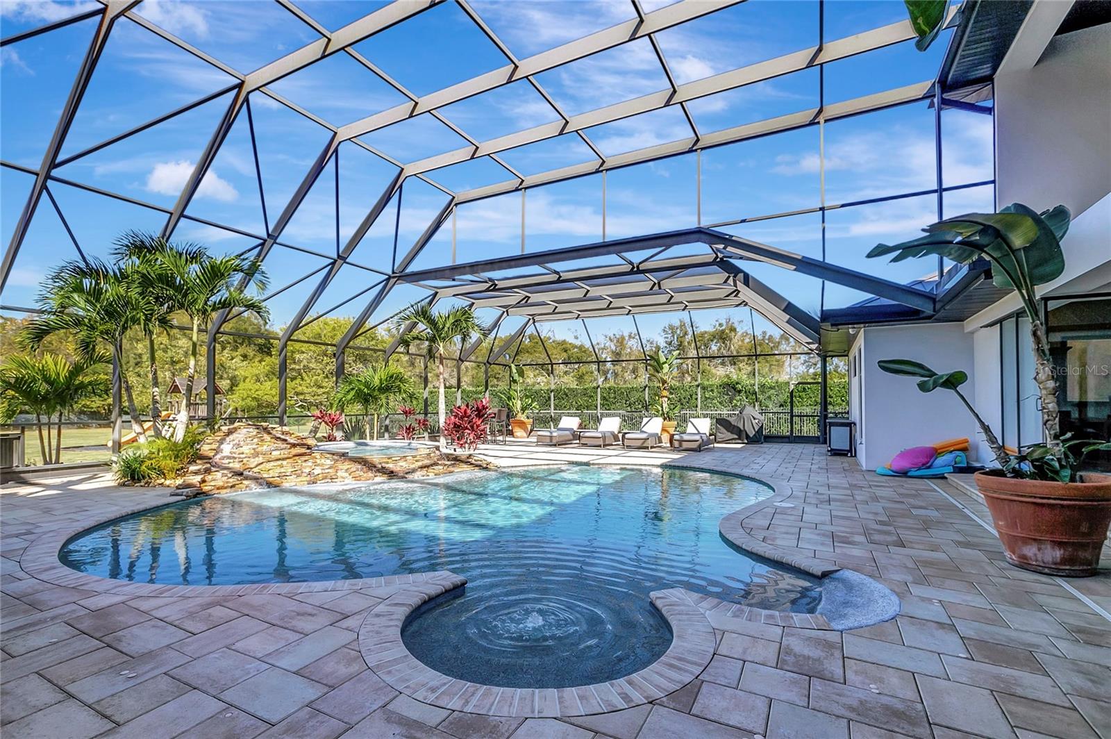 SANCTUARY ON LIVINGSTON PH 02 - Residential