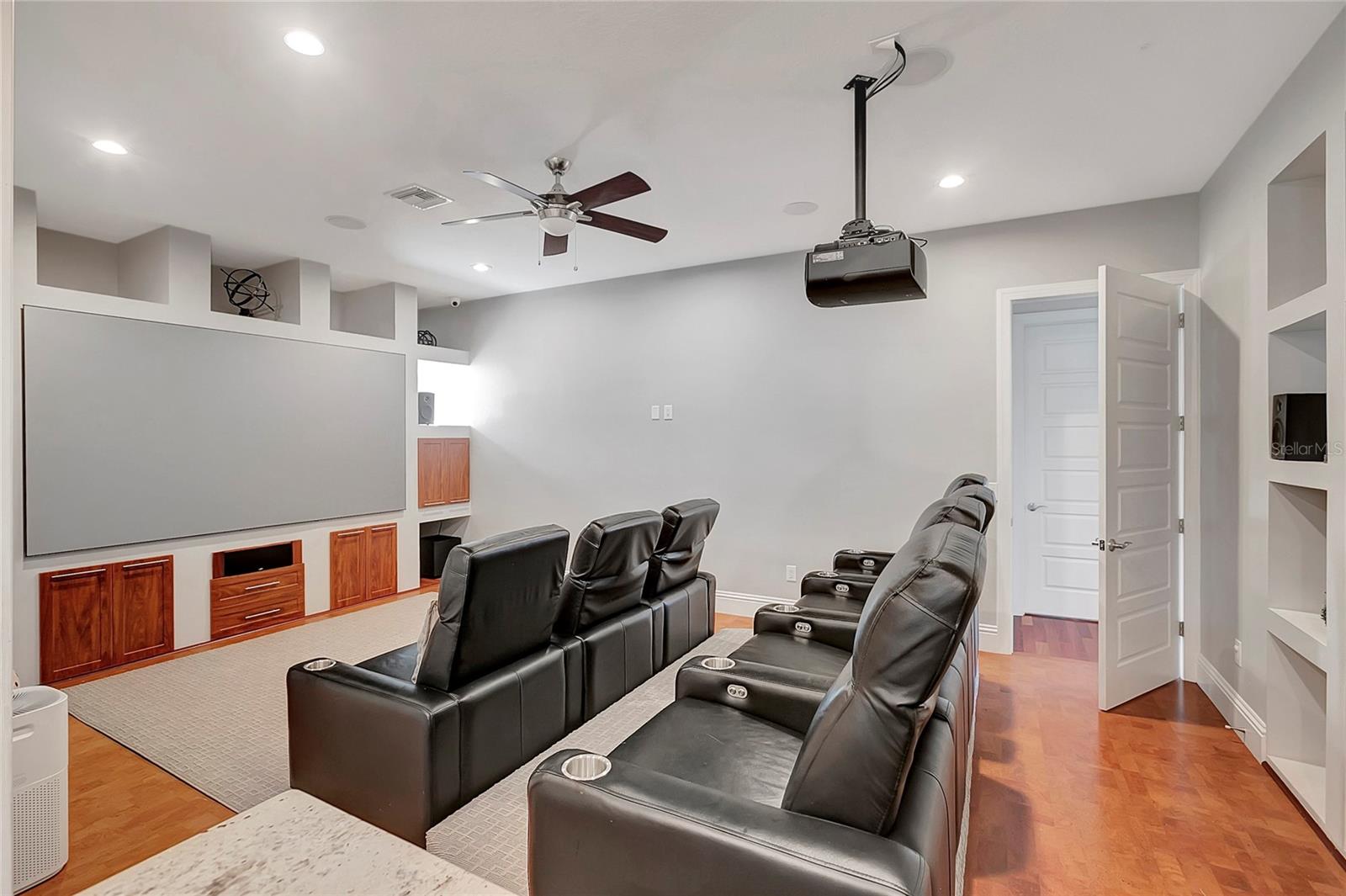 SANCTUARY ON LIVINGSTON PH 02 - Residential