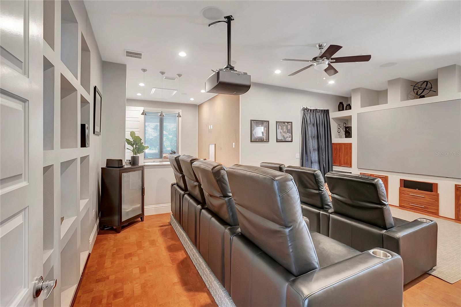 SANCTUARY ON LIVINGSTON PH 02 - Residential