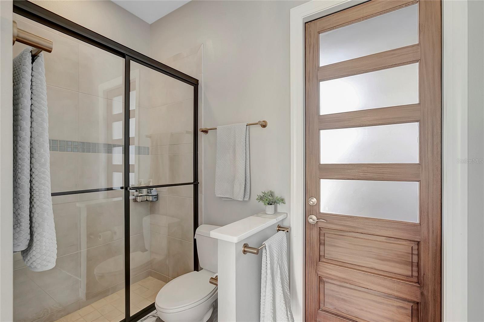 SANCTUARY ON LIVINGSTON PH 02 - Residential