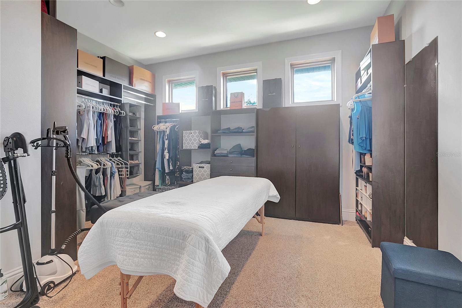 SANCTUARY ON LIVINGSTON PH 02 - Residential