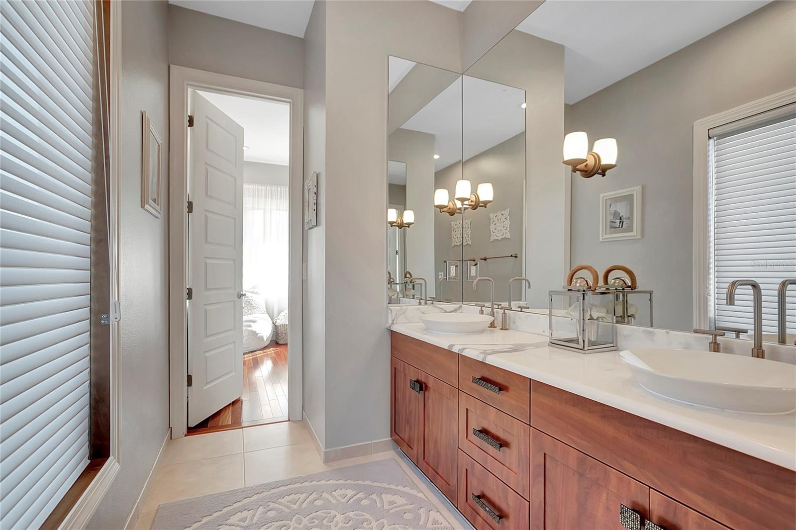 SANCTUARY ON LIVINGSTON PH 02 - Residential