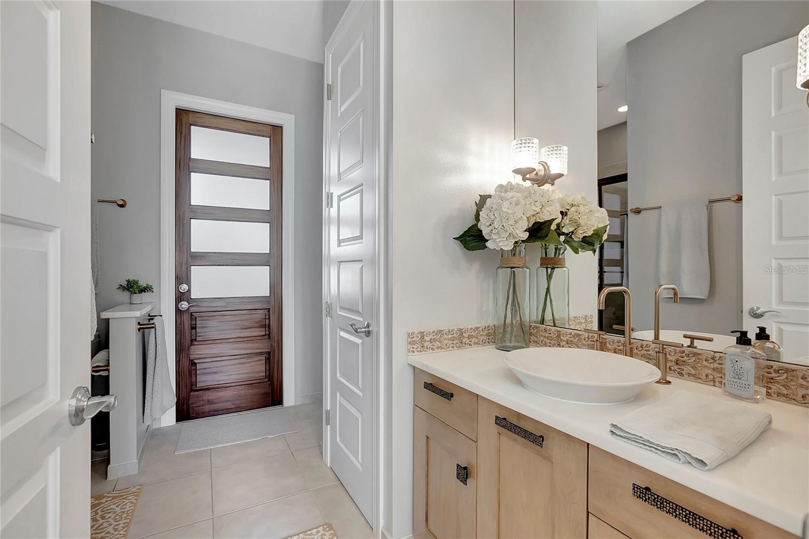 SANCTUARY ON LIVINGSTON PH 02 - Residential