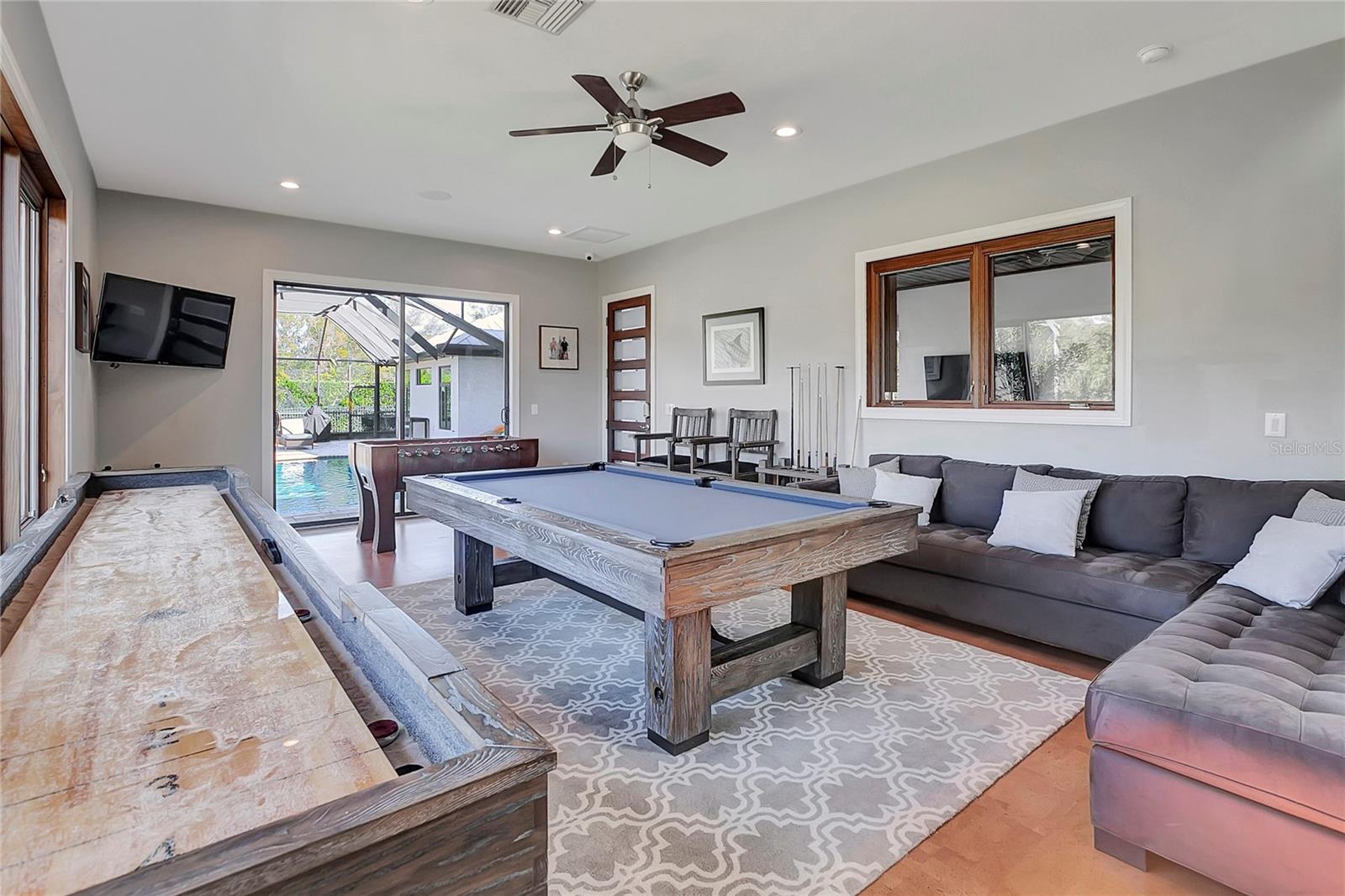 SANCTUARY ON LIVINGSTON PH 02 - Residential