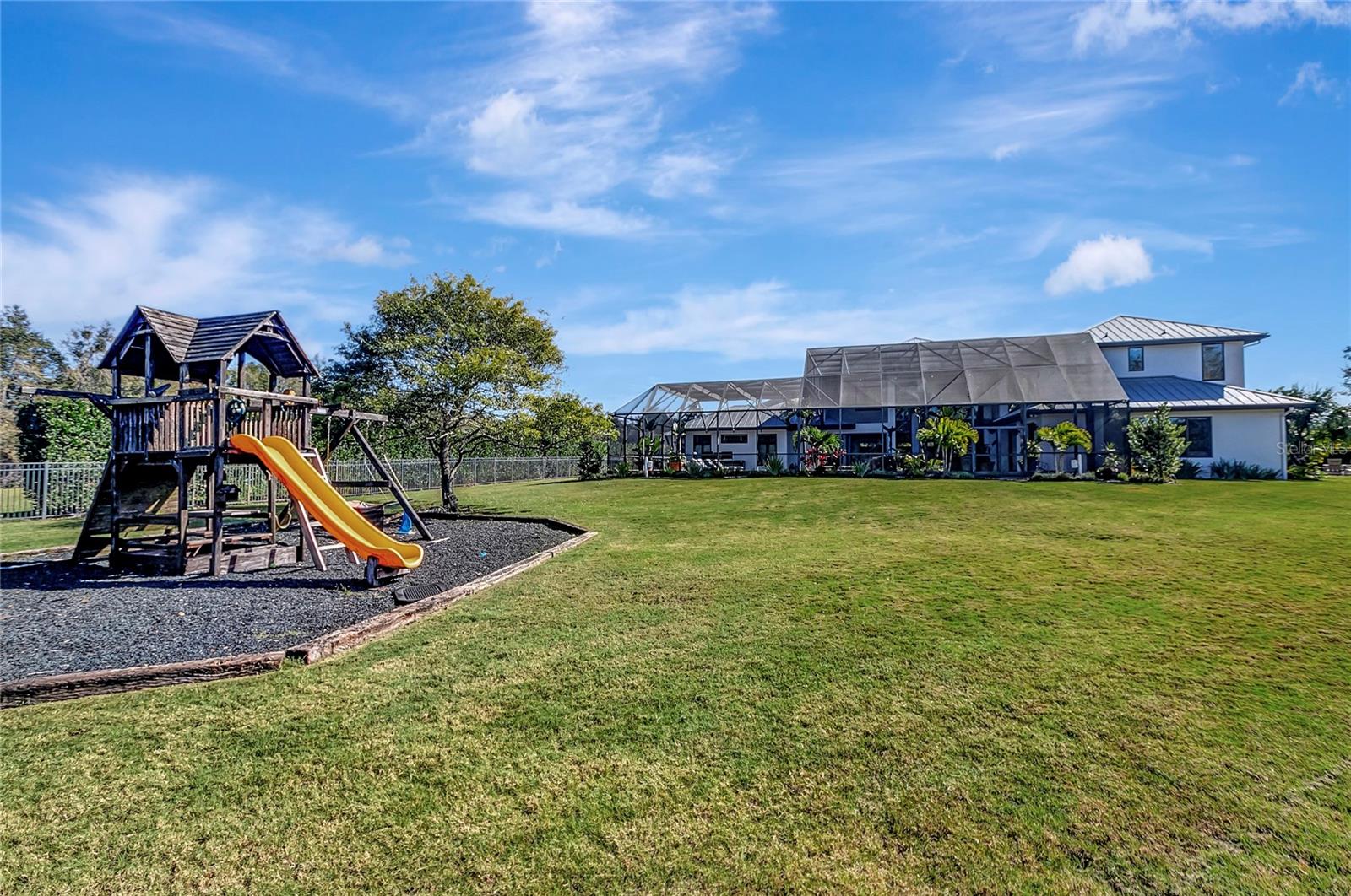 SANCTUARY ON LIVINGSTON PH 02 - Residential