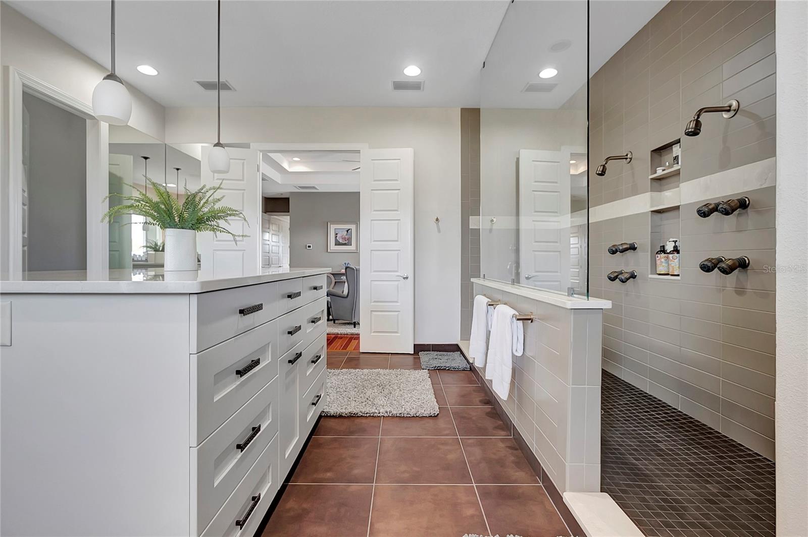 SANCTUARY ON LIVINGSTON PH 02 - Residential