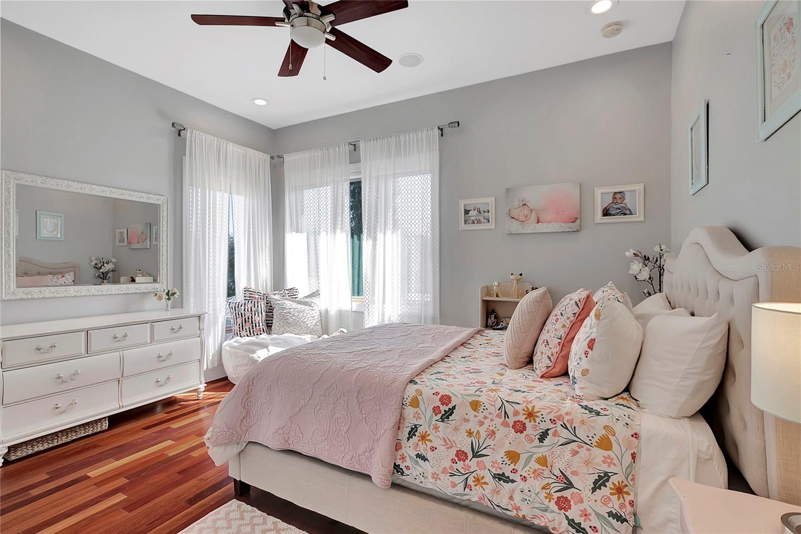 SANCTUARY ON LIVINGSTON PH 02 - Residential