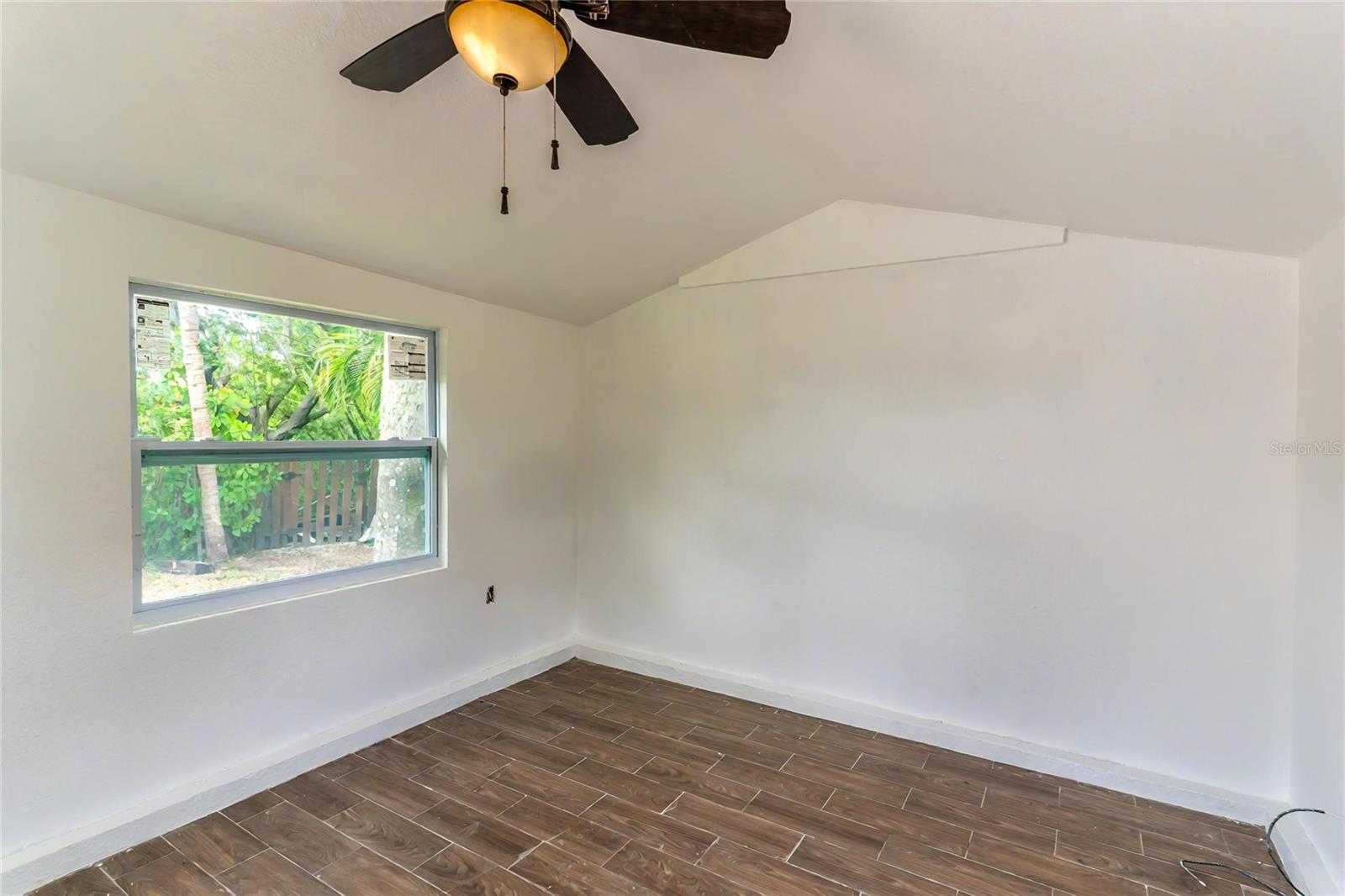 ARVIS CIRCLE - Residential