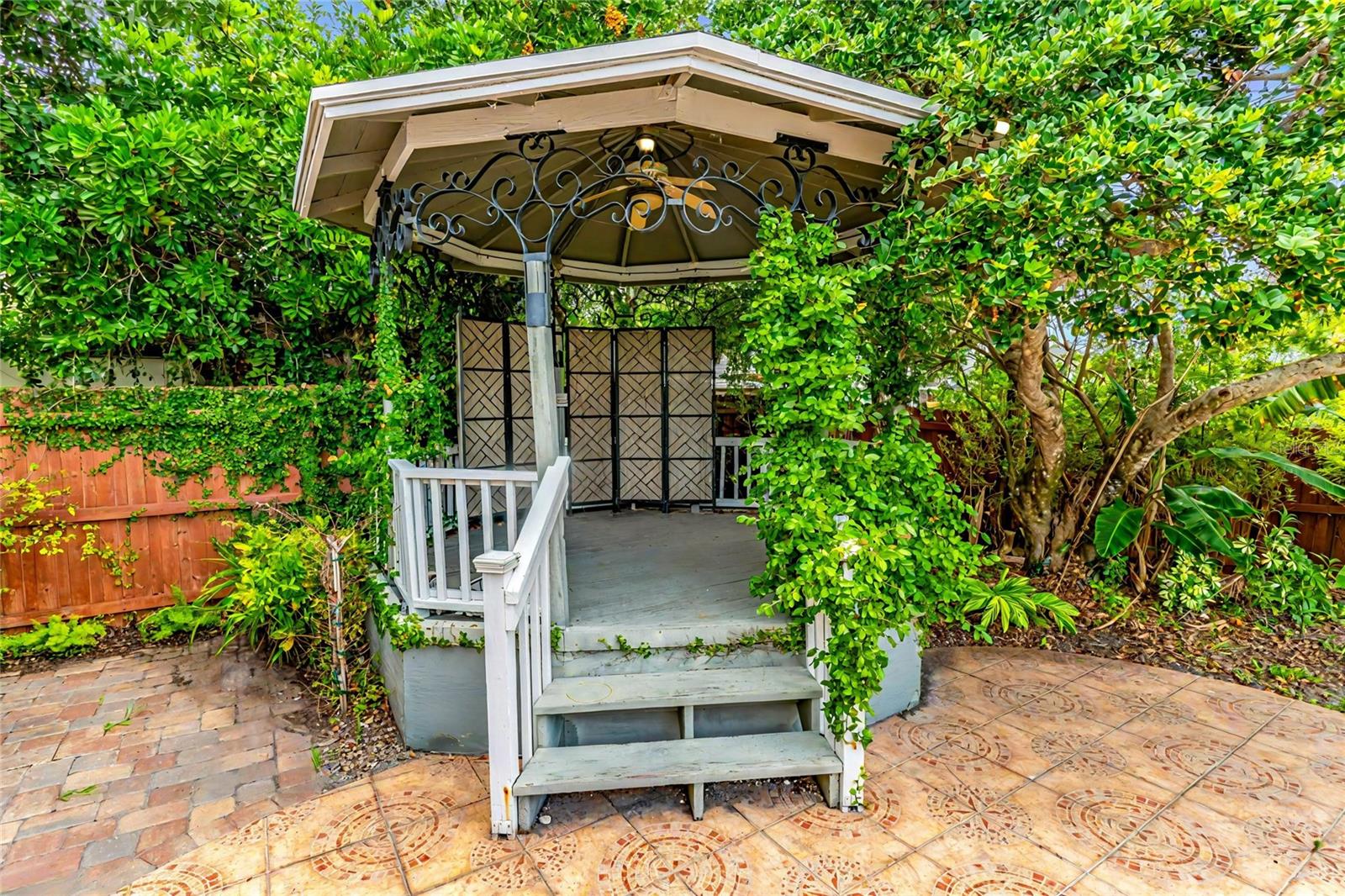 ARVIS CIRCLE - Residential