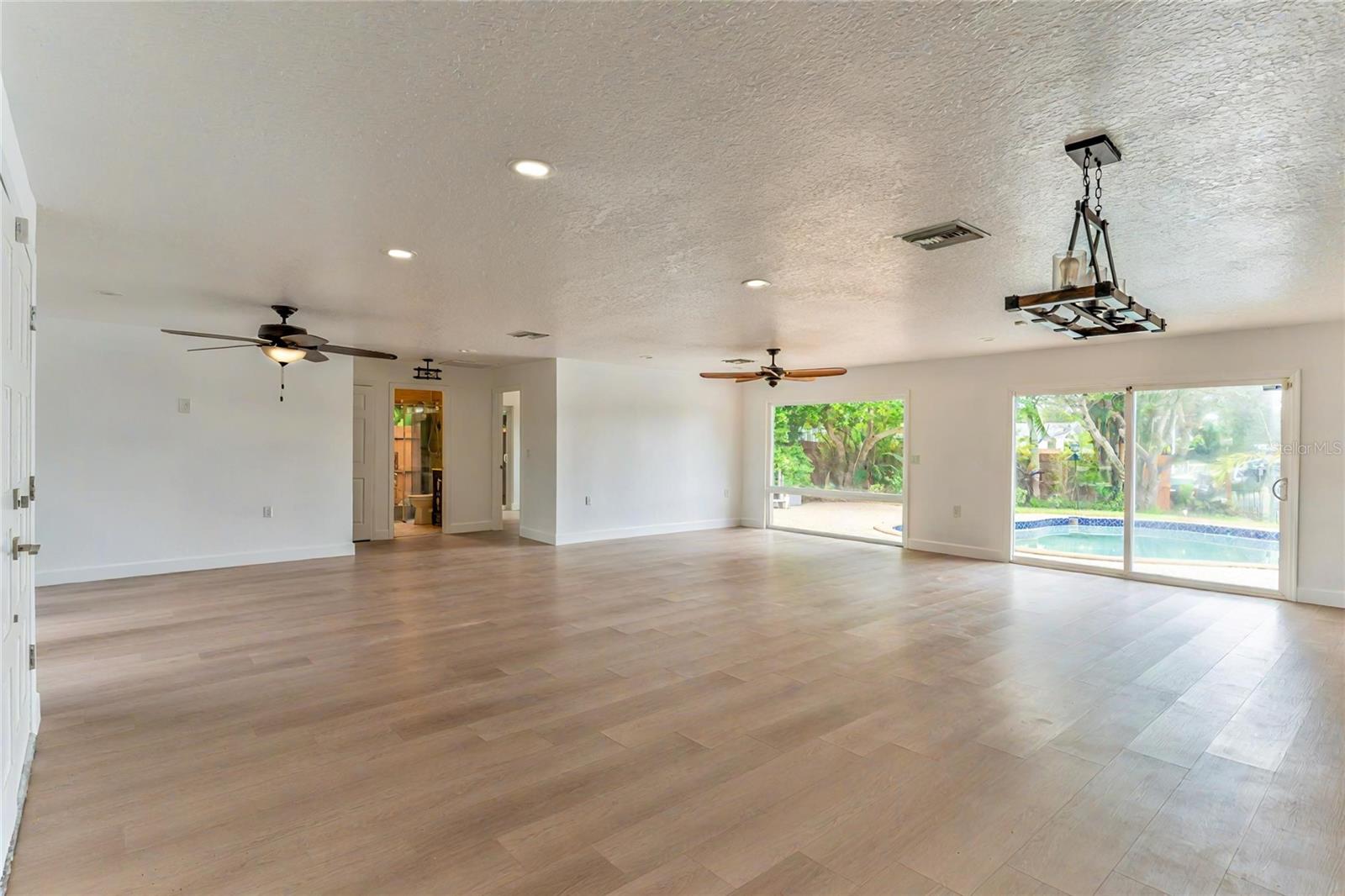 ARVIS CIRCLE - Residential